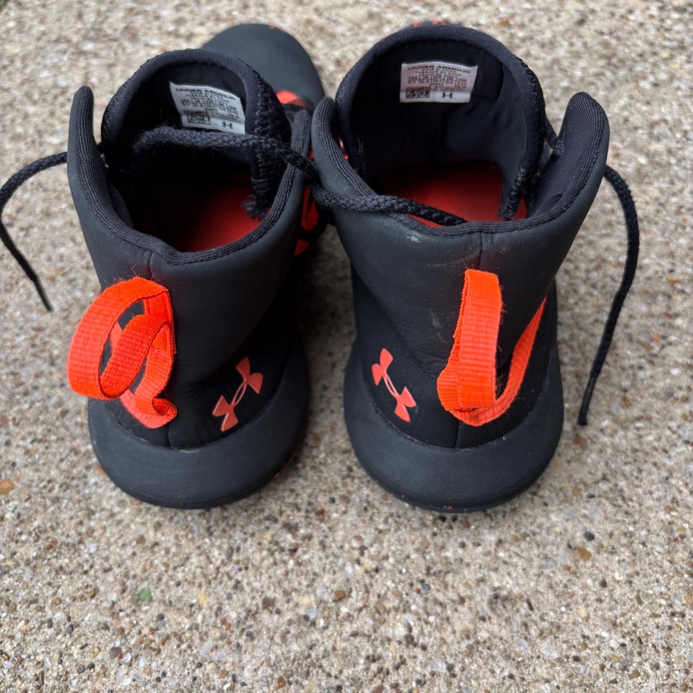 Under‎ Armour SC 3Zero 2 Basketball Shoe Black/Orange youth size 6 lightweight - Picture 4 of 5